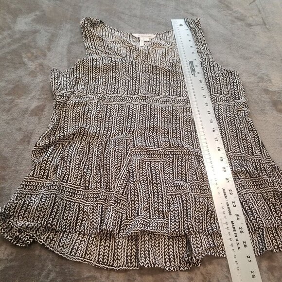 BCBGeneration Women Large Sleeveless Flared Hem Blouse Top Geometric Gray Casual - Picture 5 of 5